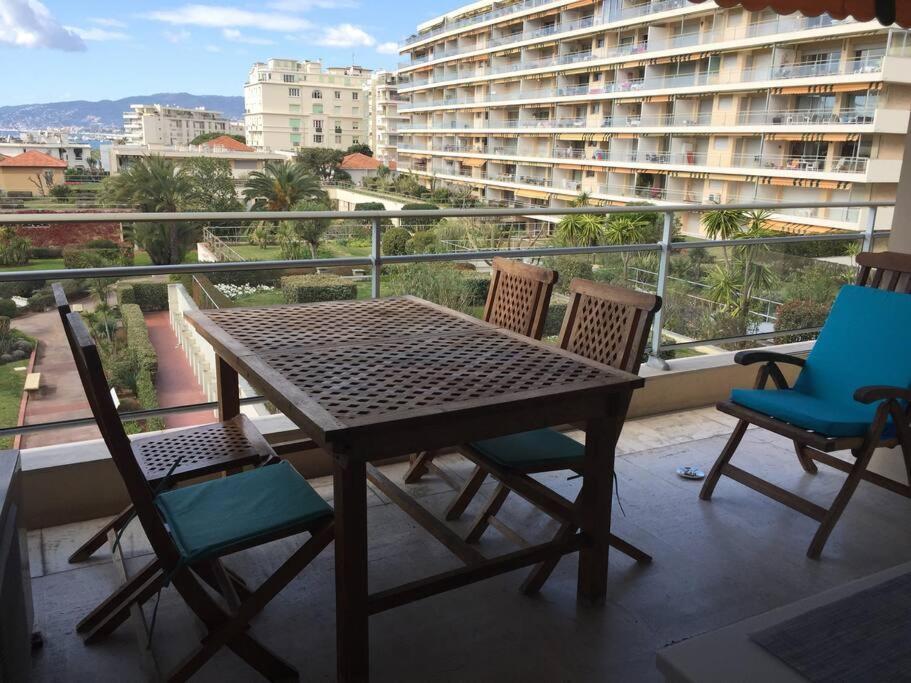 Appartement Croisette And Beaches. View On Gardens And Sea. *